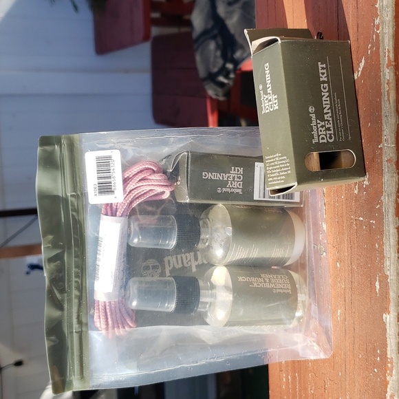 Timberland leather ankle boots.. Juniors size 5...greatttt condition.plus EXTRAS - Picture 8 of 8